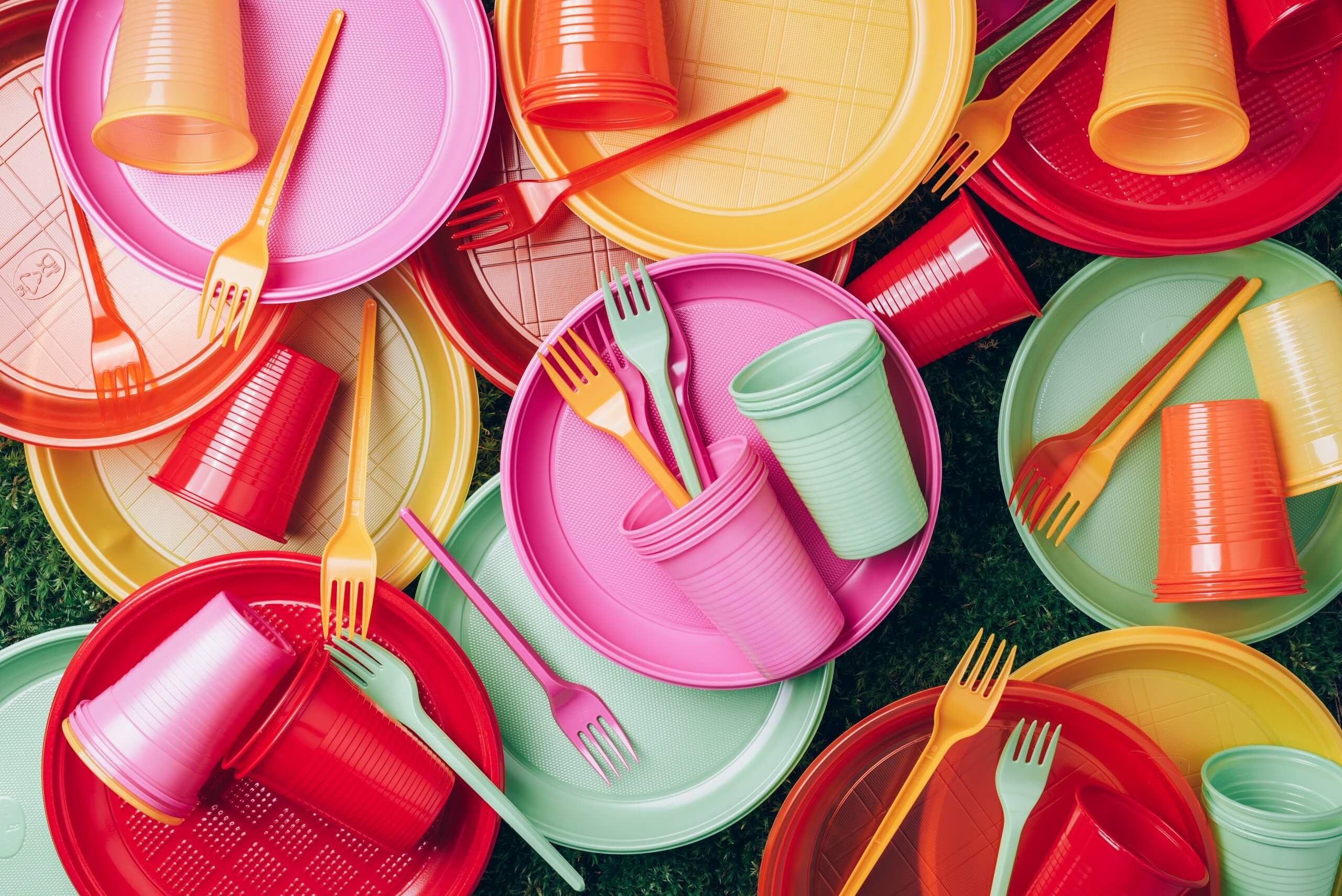 plastic dinnerware