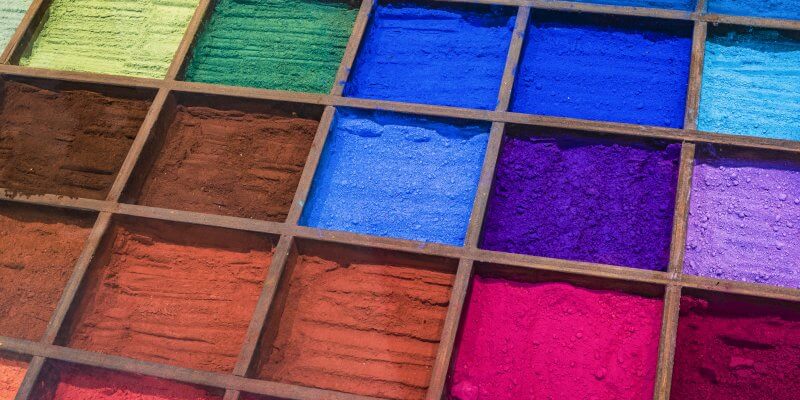 Colored pigments