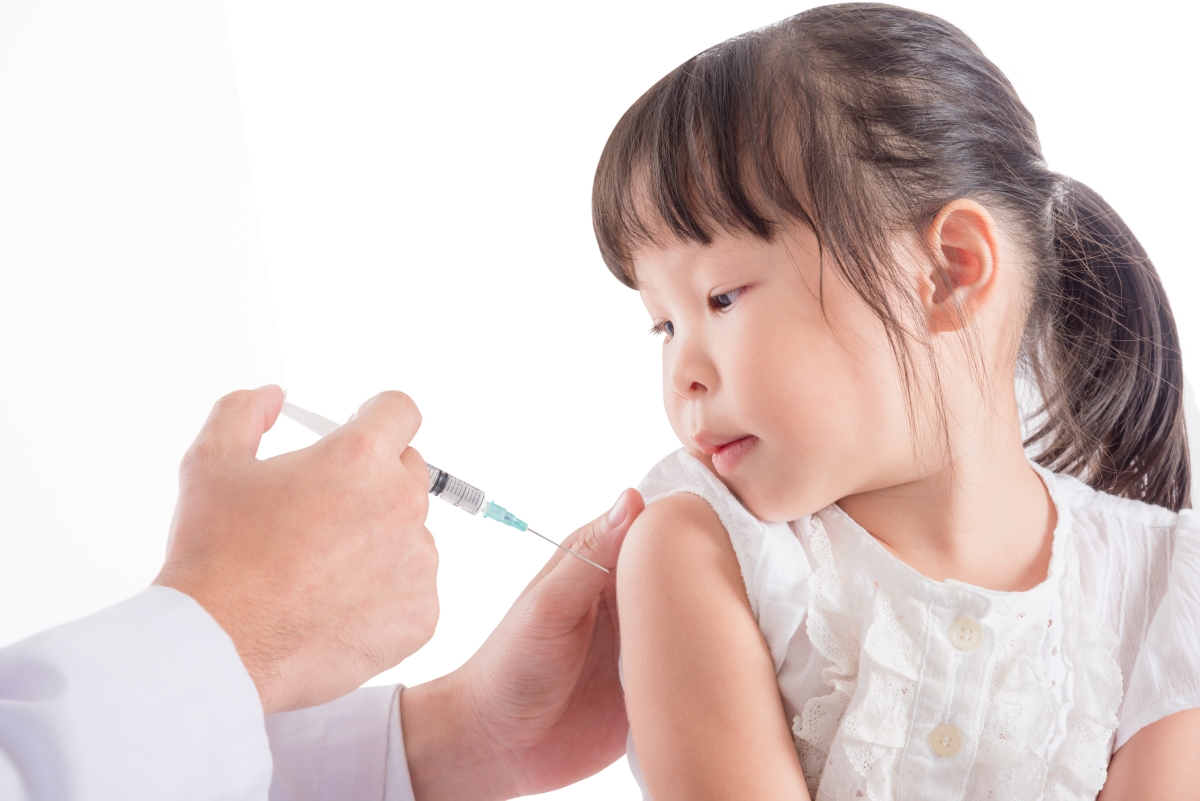 niño y vacuna