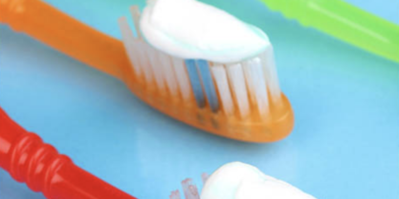 pasta dental en cepillo