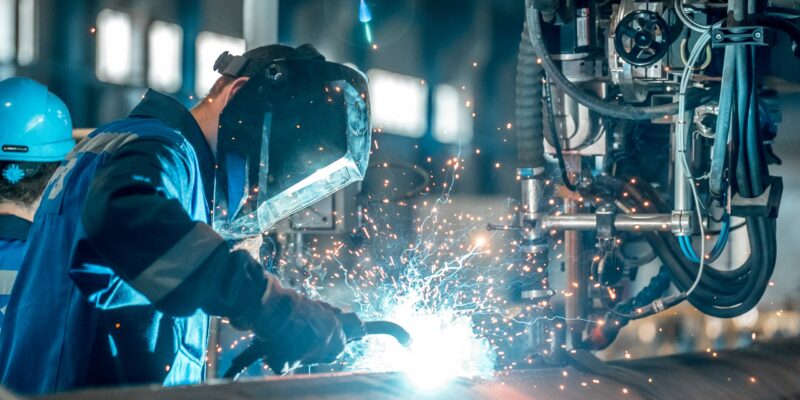 welding a pipe